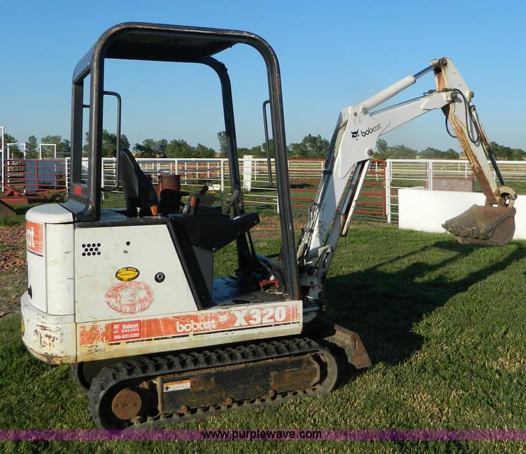 image for item B3711 Bobcat X320 mini excavator