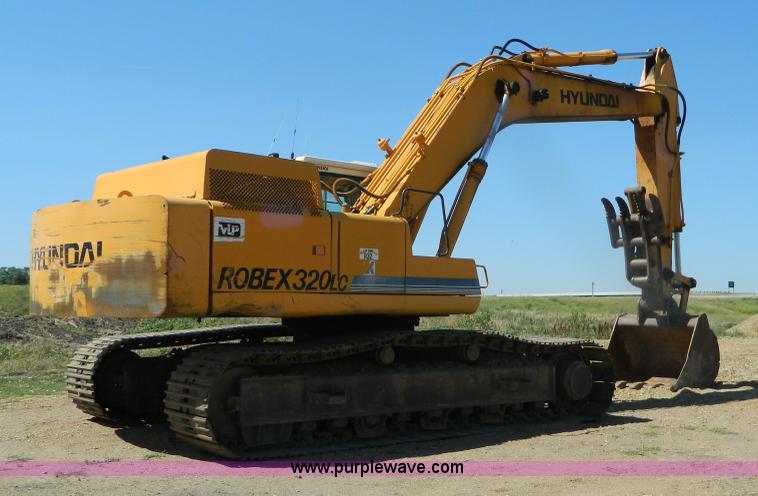 image for item B3735 1993 Hyundai 320LC excavator
