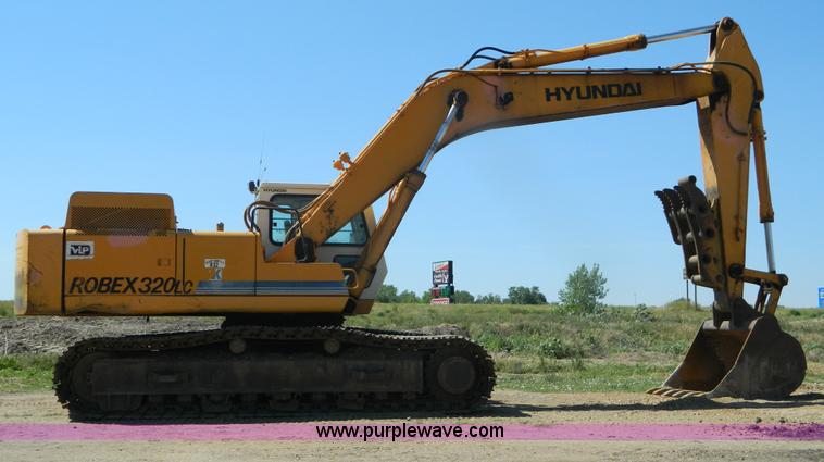 image for item B3735 1993 Hyundai 320LC excavator
