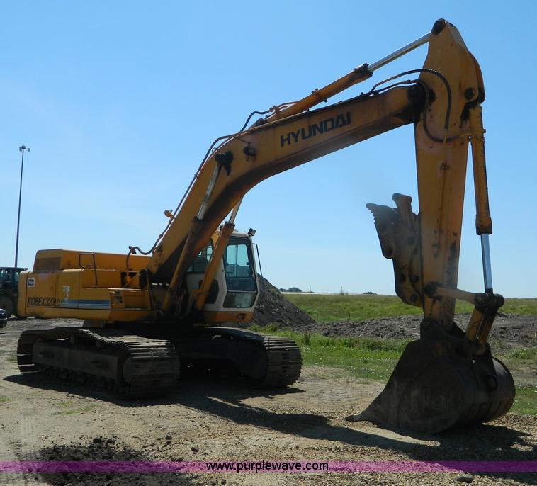 image for item B3735 1993 Hyundai 320LC excavator