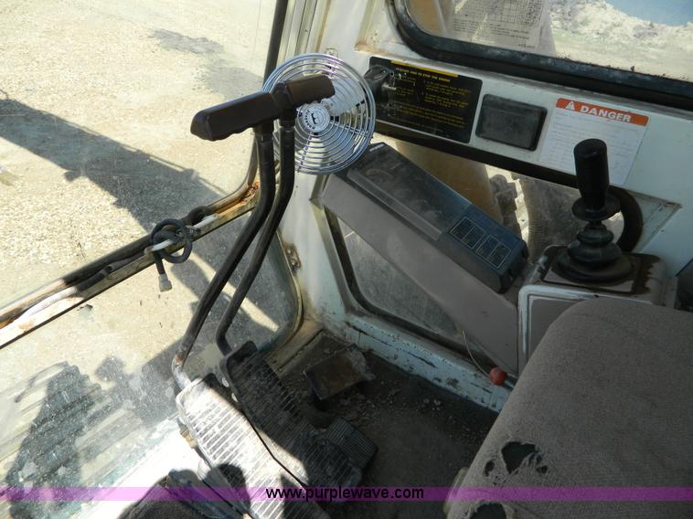 image for item B3735 1993 Hyundai 320LC excavator