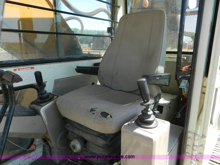 image for item B3735 1993 Hyundai 320LC excavator