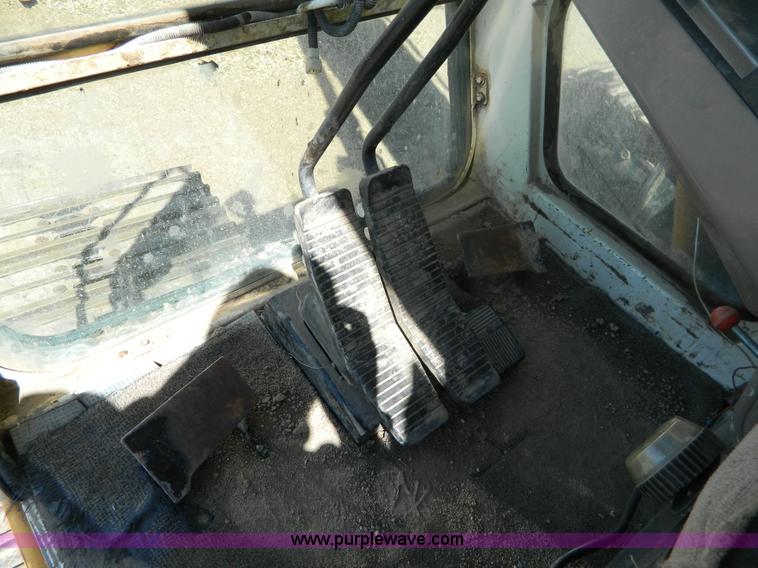 image for item B3735 1993 Hyundai 320LC excavator