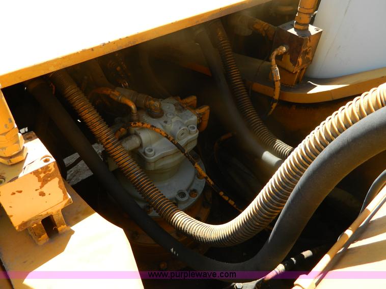 image for item B3735 1993 Hyundai 320LC excavator