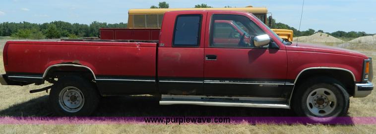 image for item B3743 1989 Chevrolet 2500 pickup truck