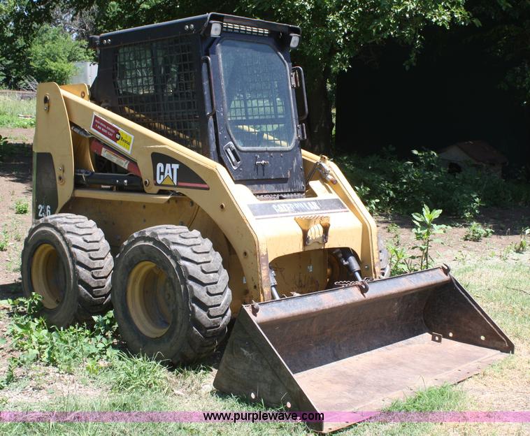 image for item B6744 2001 Caterpillar 236 skid steer