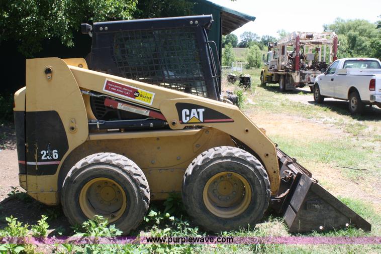 image for item B6744 2001 Caterpillar 236 skid steer