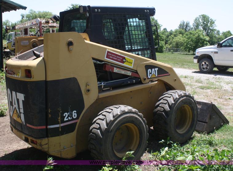 image for item B6744 2001 Caterpillar 236 skid steer