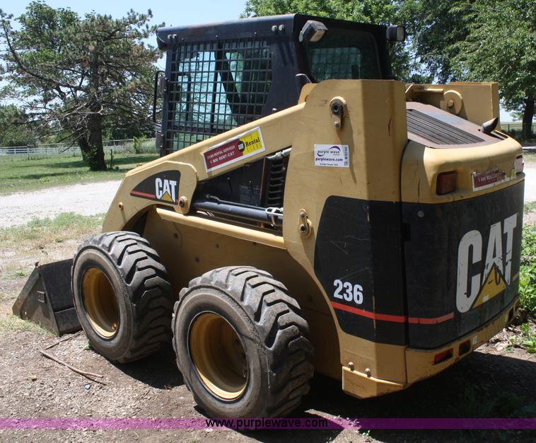 image for item B6744 2001 Caterpillar 236 skid steer