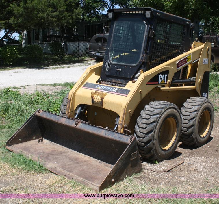image for item B6744 2001 Caterpillar 236 skid steer