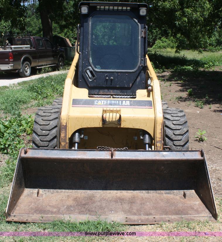 image for item B6744 2001 Caterpillar 236 skid steer