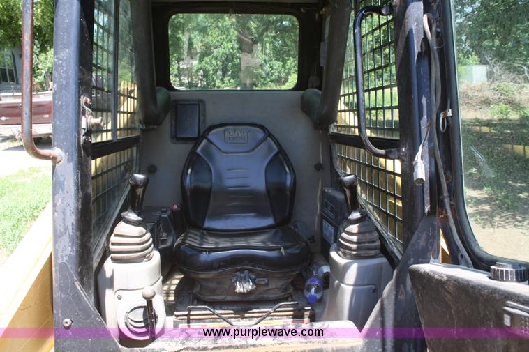 image for item B6744 2001 Caterpillar 236 skid steer