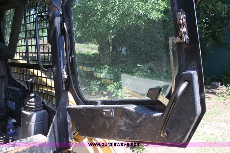 image for item B6744 2001 Caterpillar 236 skid steer