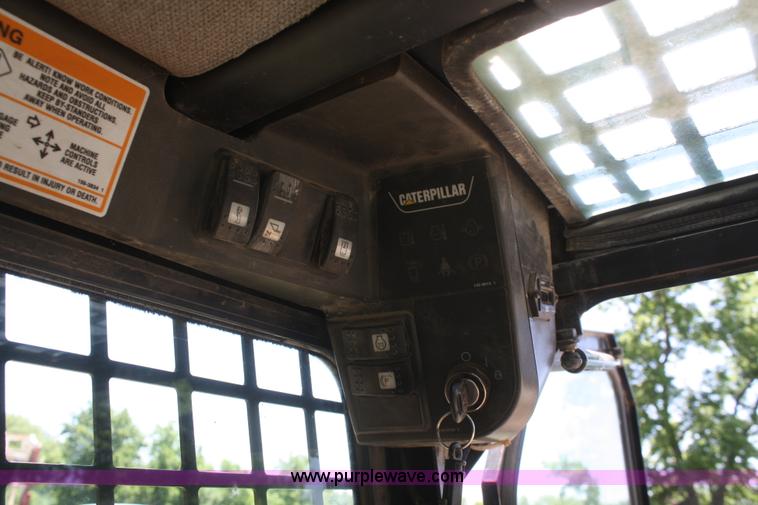 image for item B6744 2001 Caterpillar 236 skid steer