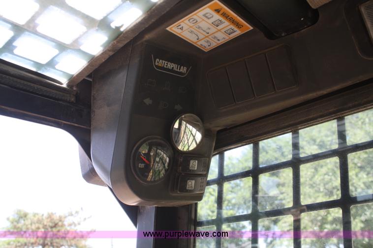 image for item B6744 2001 Caterpillar 236 skid steer