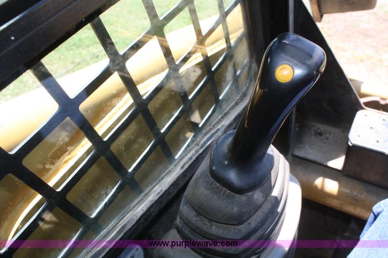 image for item B6744 2001 Caterpillar 236 skid steer
