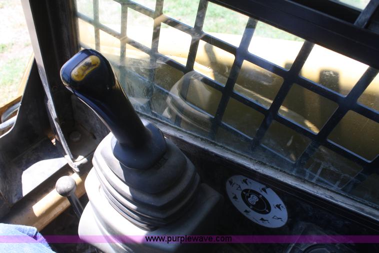 image for item B6744 2001 Caterpillar 236 skid steer