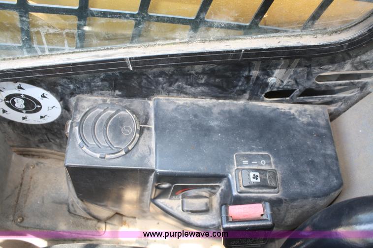 image for item B6744 2001 Caterpillar 236 skid steer