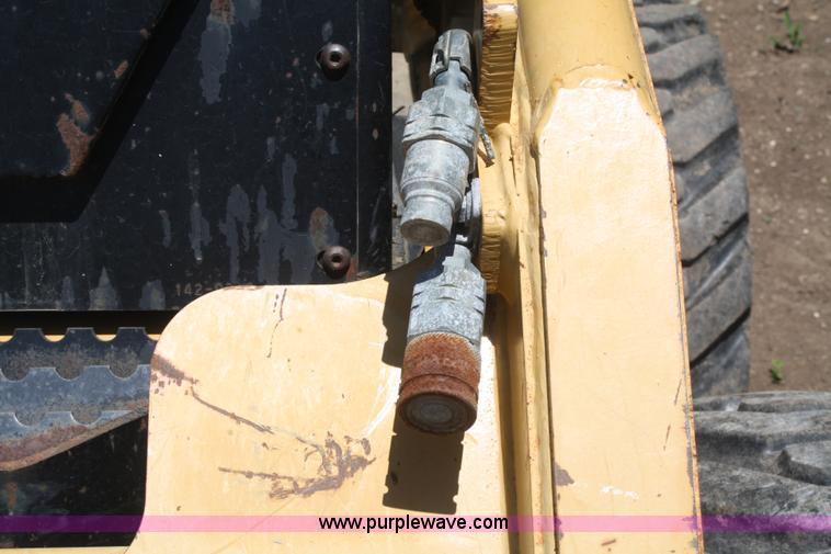 image for item B6744 2001 Caterpillar 236 skid steer