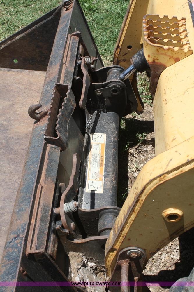 image for item B6744 2001 Caterpillar 236 skid steer