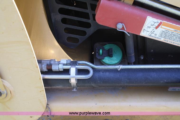 image for item B6744 2001 Caterpillar 236 skid steer