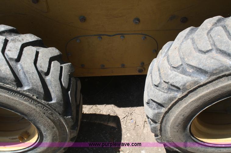image for item B6744 2001 Caterpillar 236 skid steer
