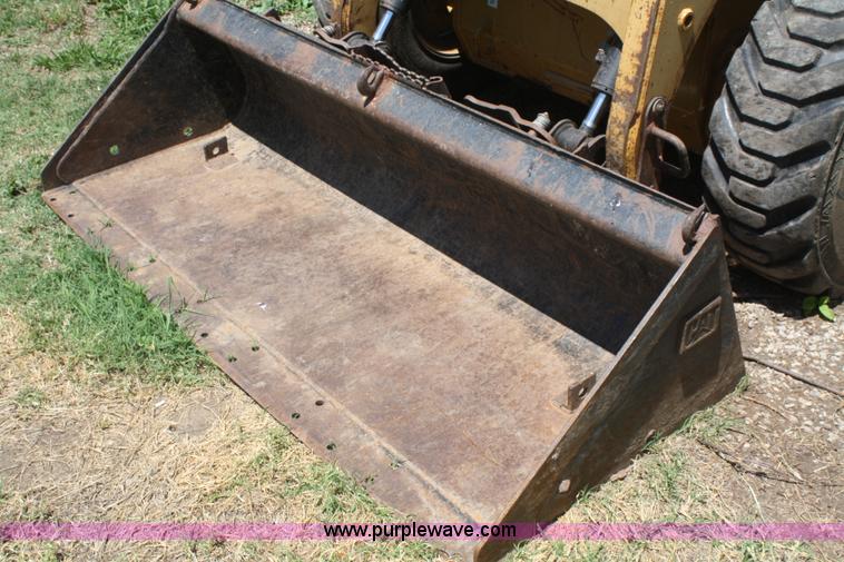 image for item B6744 2001 Caterpillar 236 skid steer