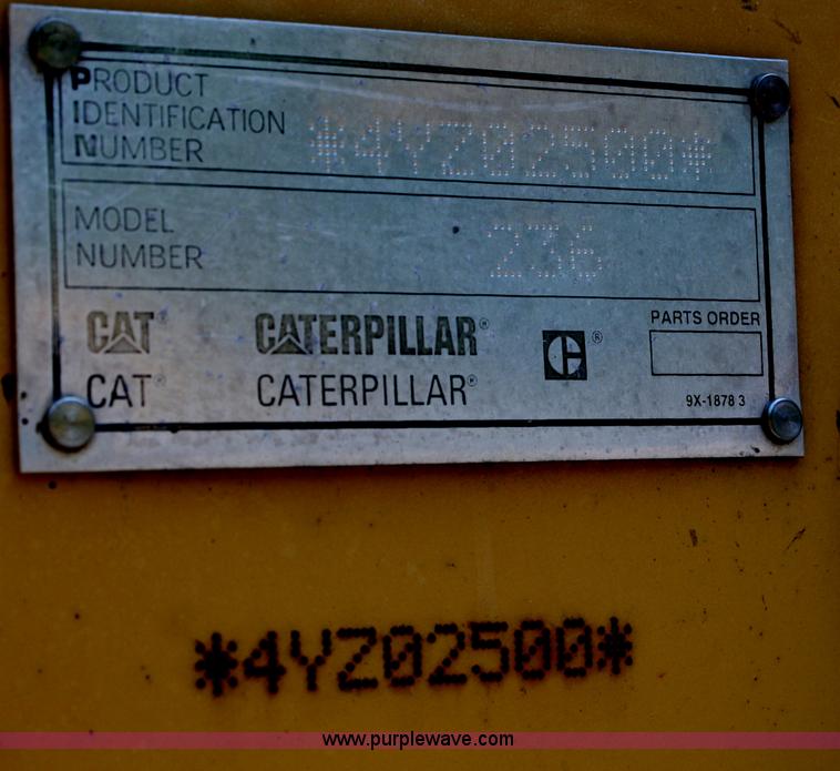 image for item B6744 2001 Caterpillar 236 skid steer