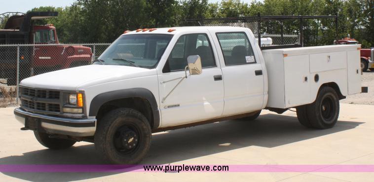 image for item B6756 2000 Chevrolet 3500 service pickup truck
