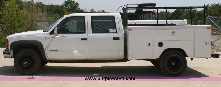 image for item B6756 2000 Chevrolet 3500 service pickup truck
