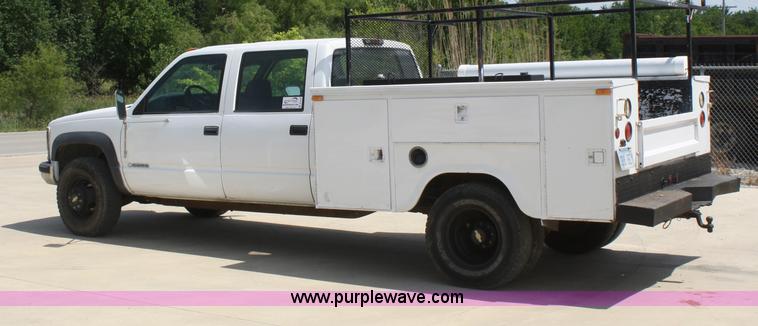 image for item B6756 2000 Chevrolet 3500 service pickup truck