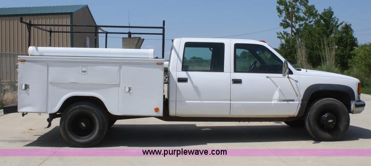 image for item B6756 2000 Chevrolet 3500 service pickup truck