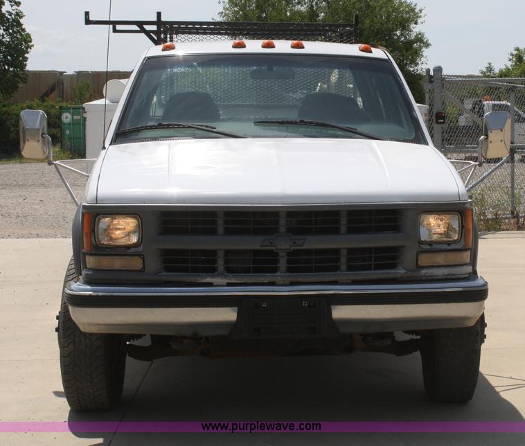 image for item B6756 2000 Chevrolet 3500 service pickup truck