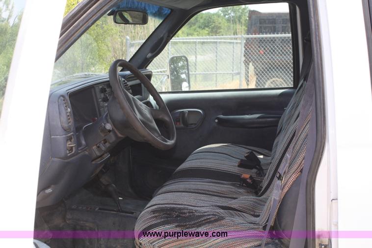 image for item B6756 2000 Chevrolet 3500 service pickup truck