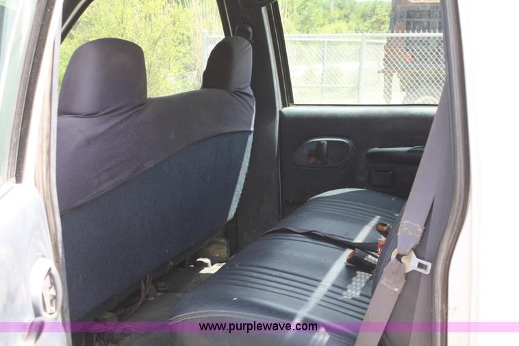 image for item B6756 2000 Chevrolet 3500 service pickup truck