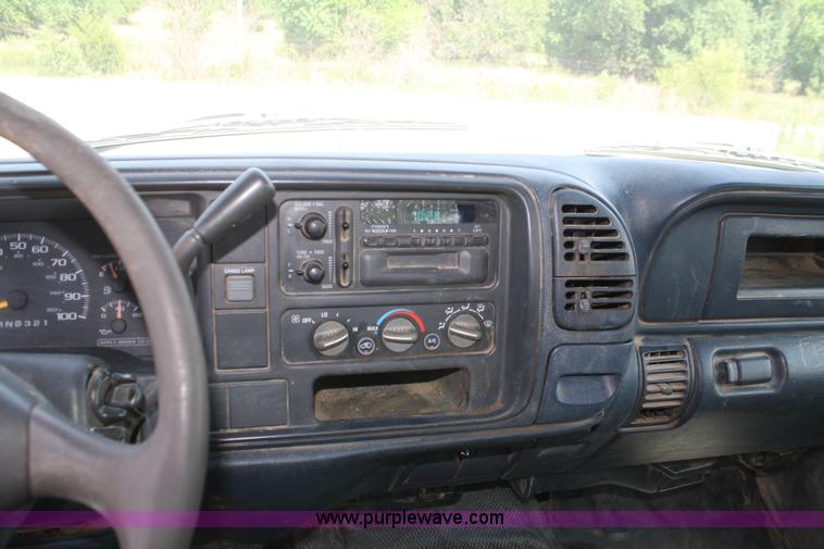 image for item B6756 2000 Chevrolet 3500 service pickup truck