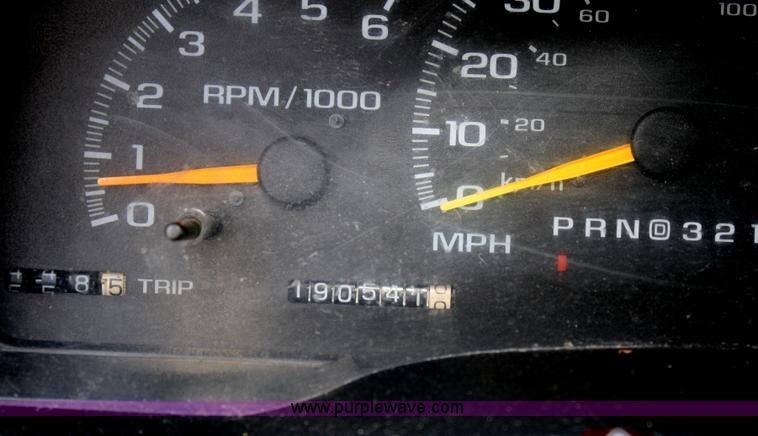 image for item B6756 2000 Chevrolet 3500 service pickup truck
