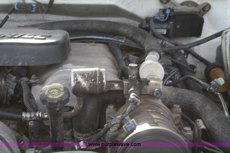 image for item B6756 2000 Chevrolet 3500 service pickup truck