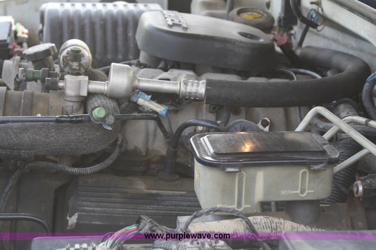 image for item B6756 2000 Chevrolet 3500 service pickup truck