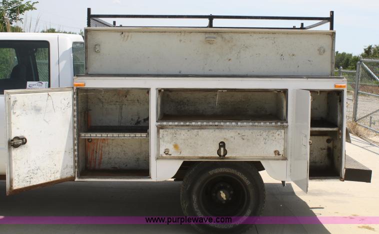 image for item B6756 2000 Chevrolet 3500 service pickup truck