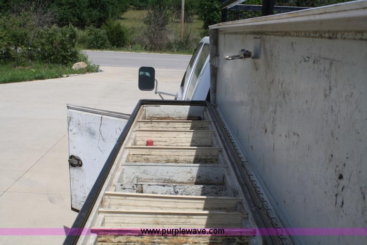 image for item B6756 2000 Chevrolet 3500 service pickup truck