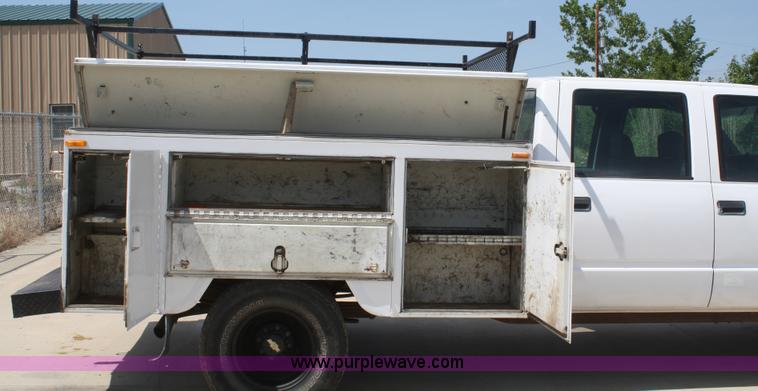 image for item B6756 2000 Chevrolet 3500 service pickup truck
