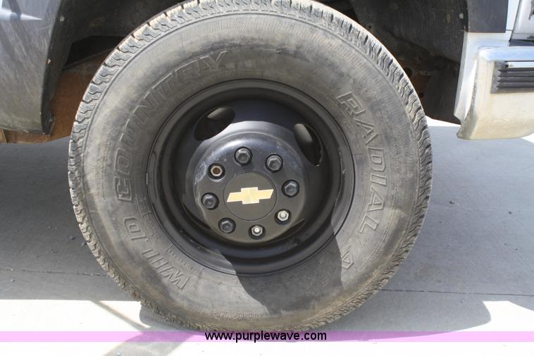 image for item B6756 2000 Chevrolet 3500 service pickup truck