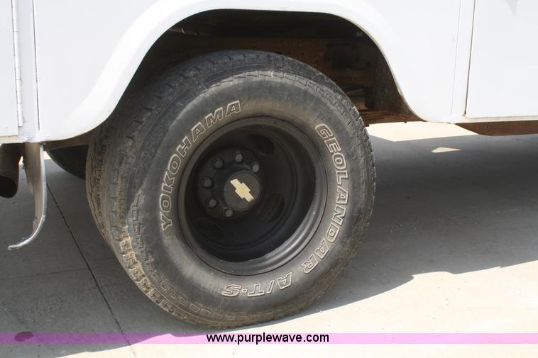 image for item B6756 2000 Chevrolet 3500 service pickup truck