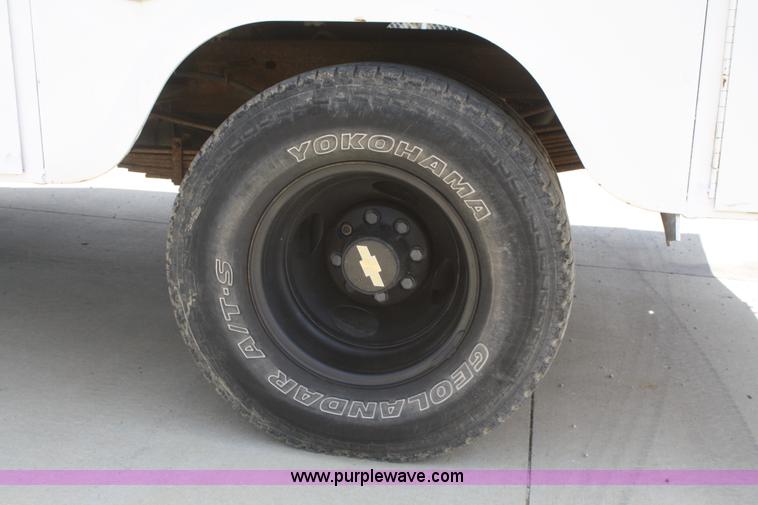 image for item B6756 2000 Chevrolet 3500 service pickup truck