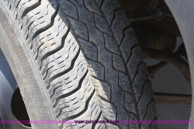 image for item B6756 2000 Chevrolet 3500 service pickup truck