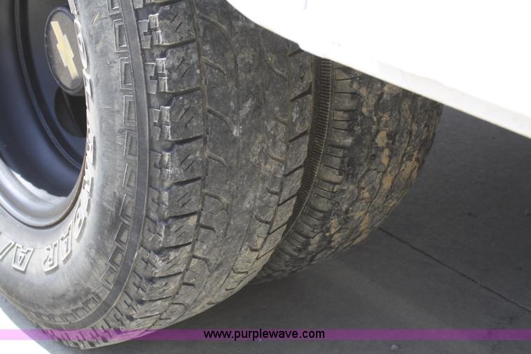 image for item B6756 2000 Chevrolet 3500 service pickup truck