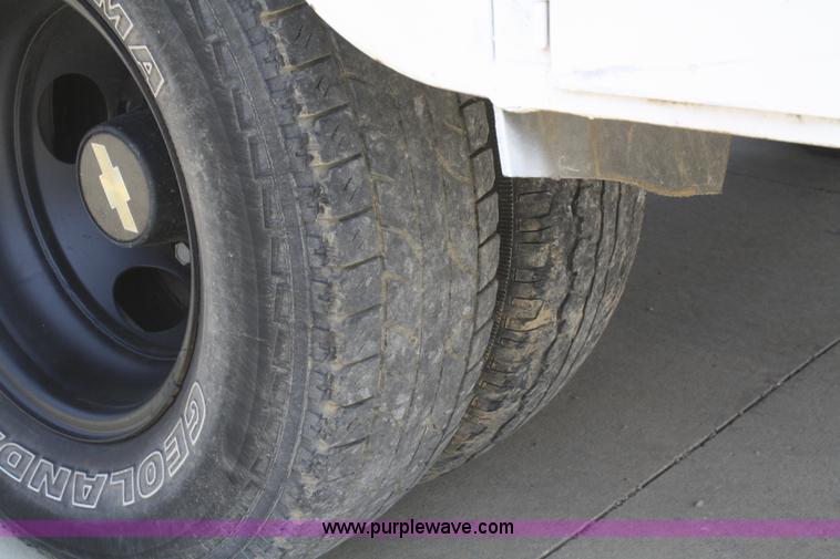 image for item B6756 2000 Chevrolet 3500 service pickup truck