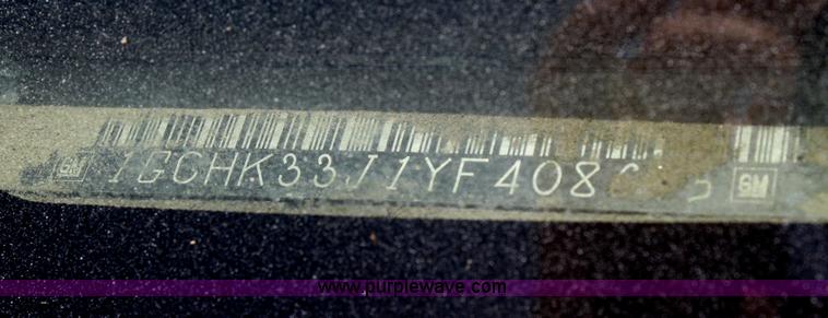 image for item B6756 2000 Chevrolet 3500 service pickup truck