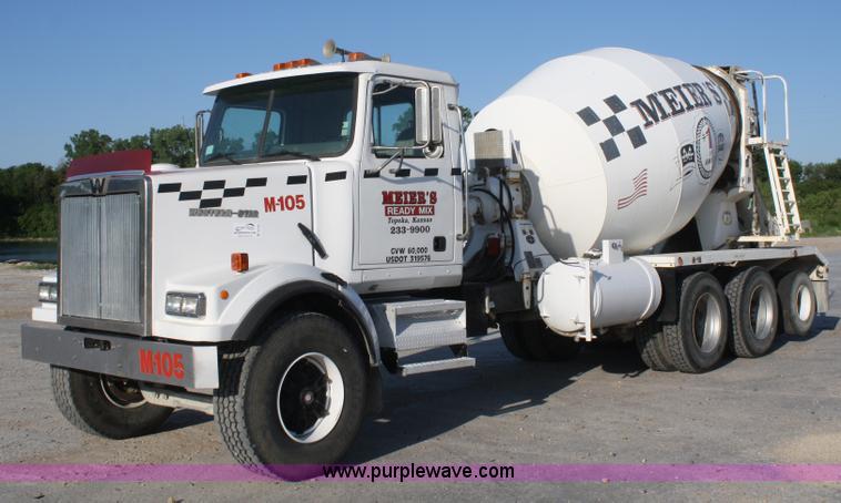 image for item B6760 2000 Western Star 4864FX concrete mixer truck